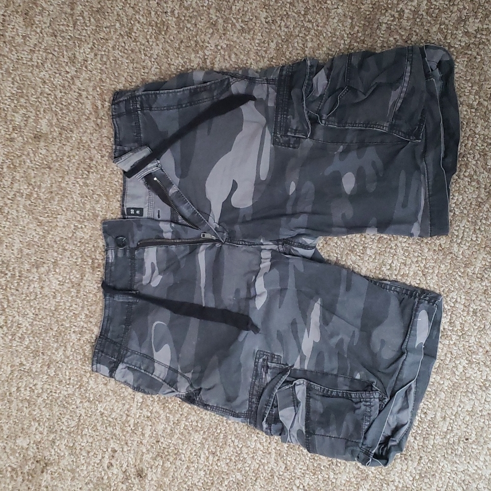 Union camo cargo shorts 32